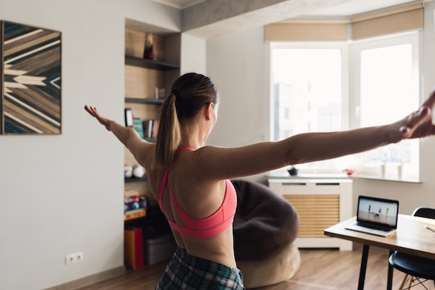 Como treinar costas em casa